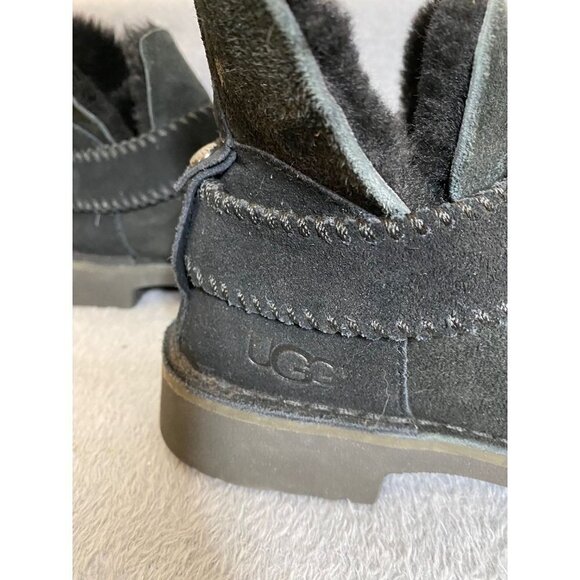 UGG McKay Black Sheepskin Chelsea Ankle Boots Womens Size 5.5 Cozy Winter - Picture 2 of 8